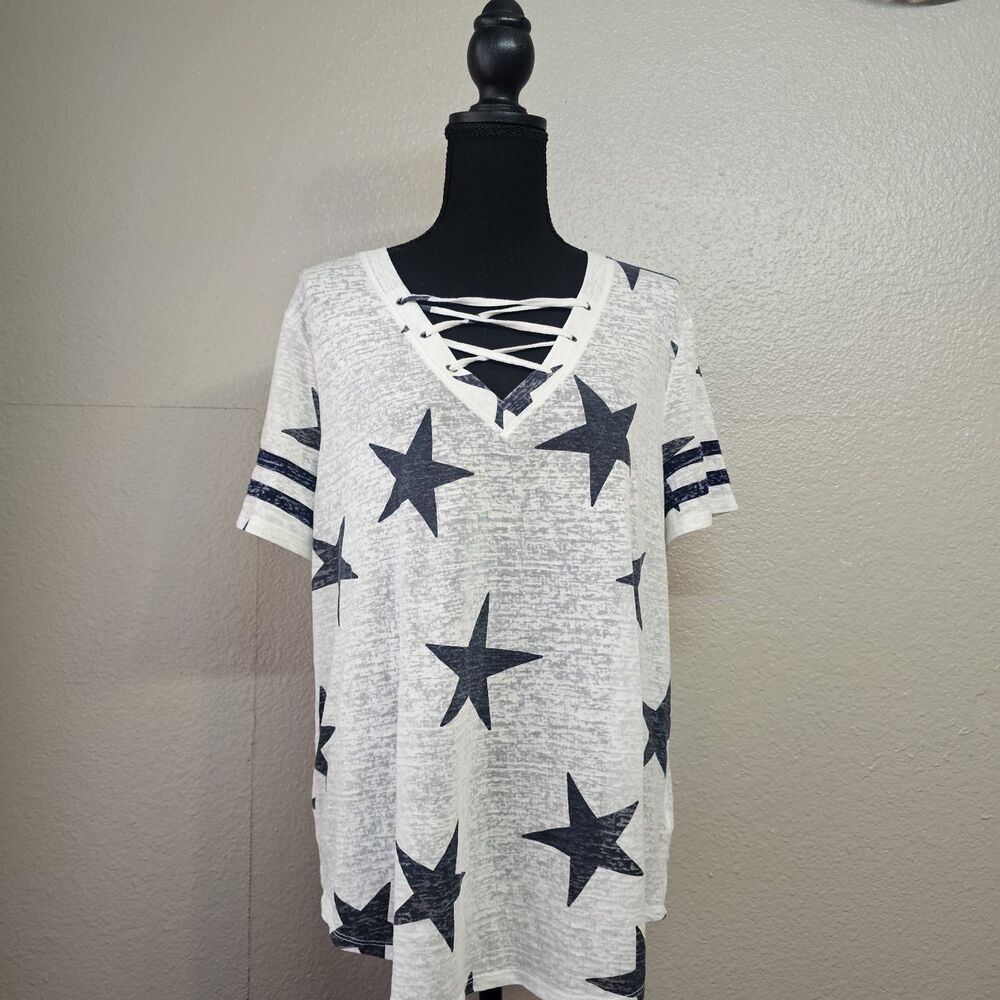 Maurices Womens XXL White Burnout Star Print Lace-Up V-Neck Shirt Patriotic H417